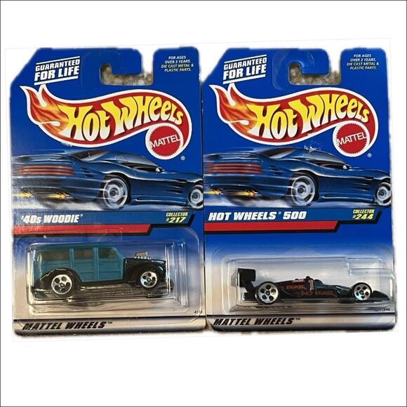 Lot of 2 Vintage 1990s Mattel Hot Wheels Diecast Cars New in Package 217 244 - Picture 1 of 5